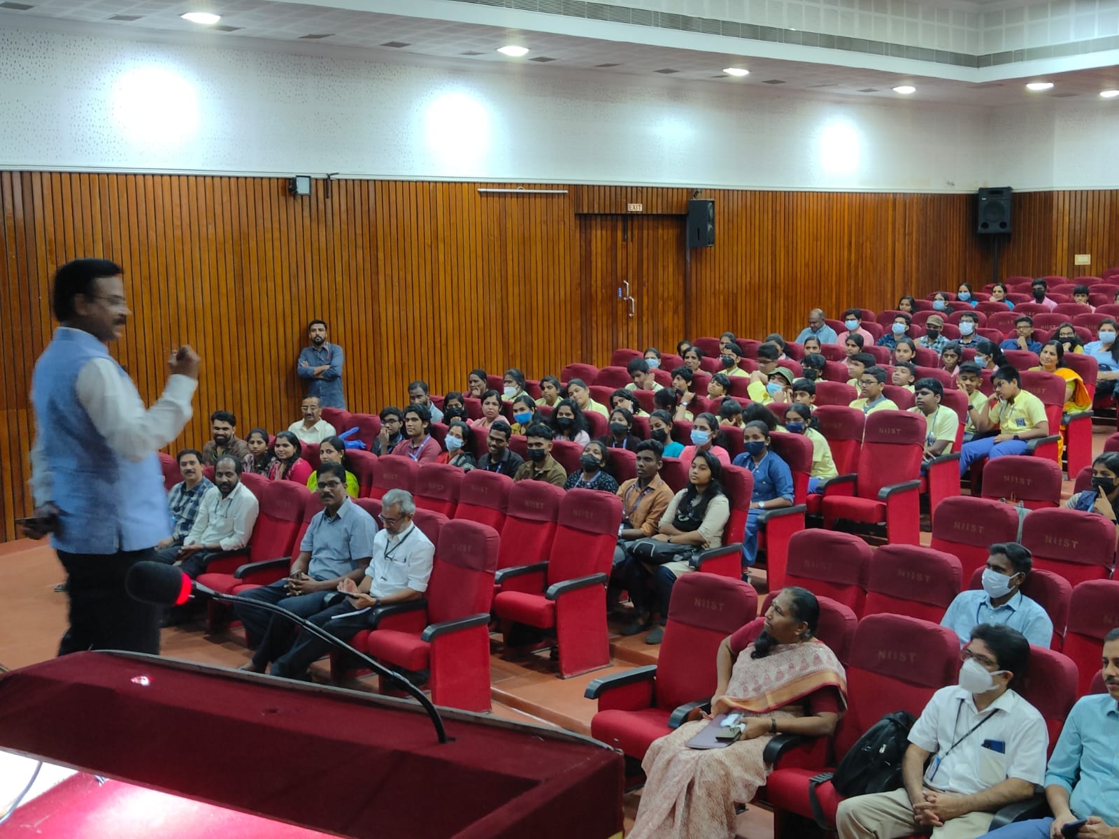 Dr Anandharamakrishnan, Director, CSIR NIIST, addresses school students during the curtain raiser program organised as part of India International Science Festival 2022