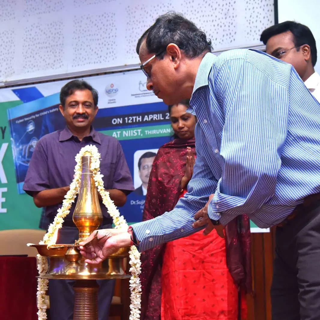 Dr. C. Anandharamakrishnan, Director inaugurated the program on ‘Cyber Security for Child’s Safety’organised by  Swadeshi Science Movement Kerala under support from NCSTC