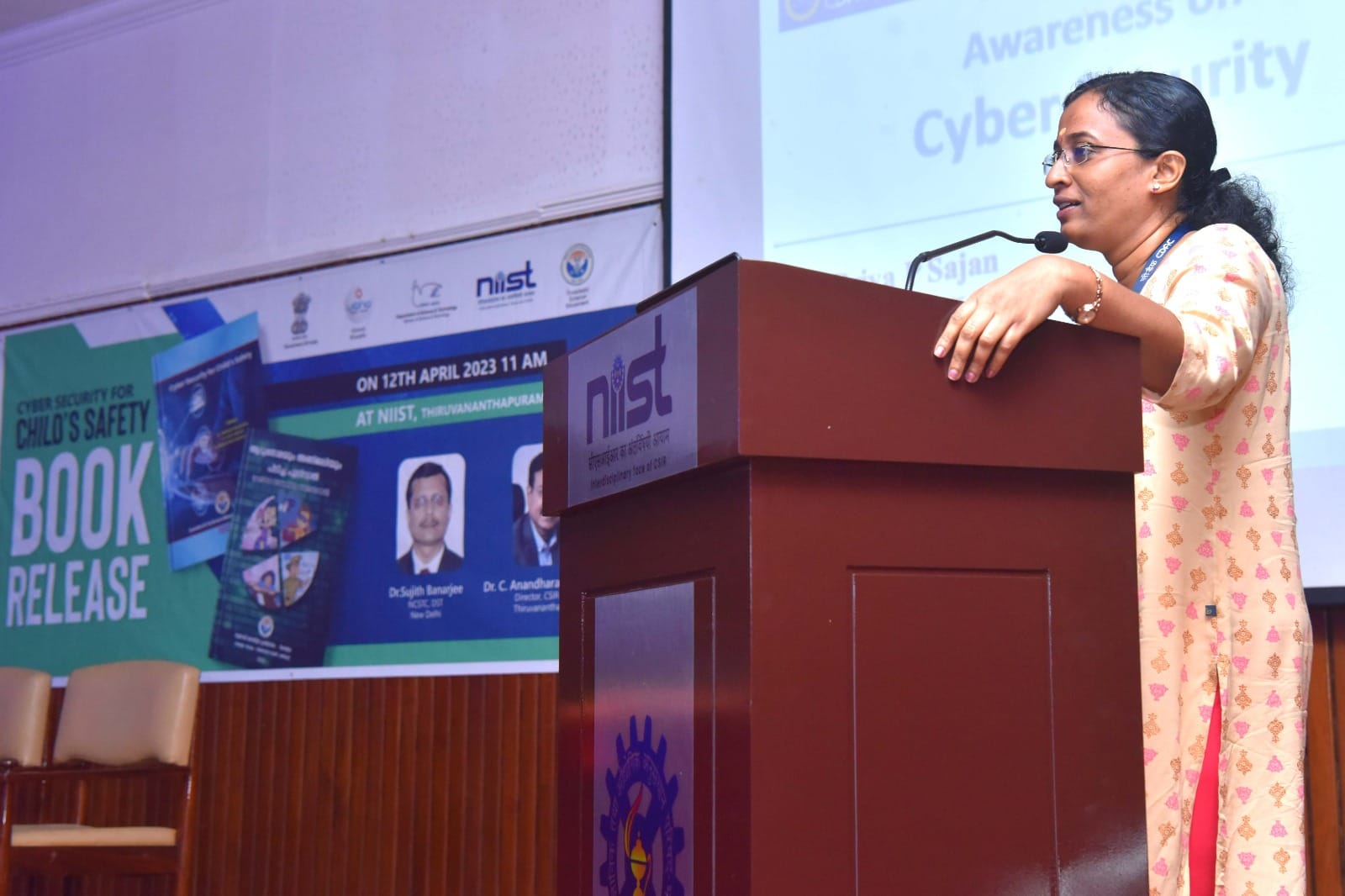 Dr. C. Anandharamakrishnan, Director inaugurated the program on ‘Cyber Security for Child’s Safety’organised by  Swadeshi Science Movement Kerala under support from NCSTC