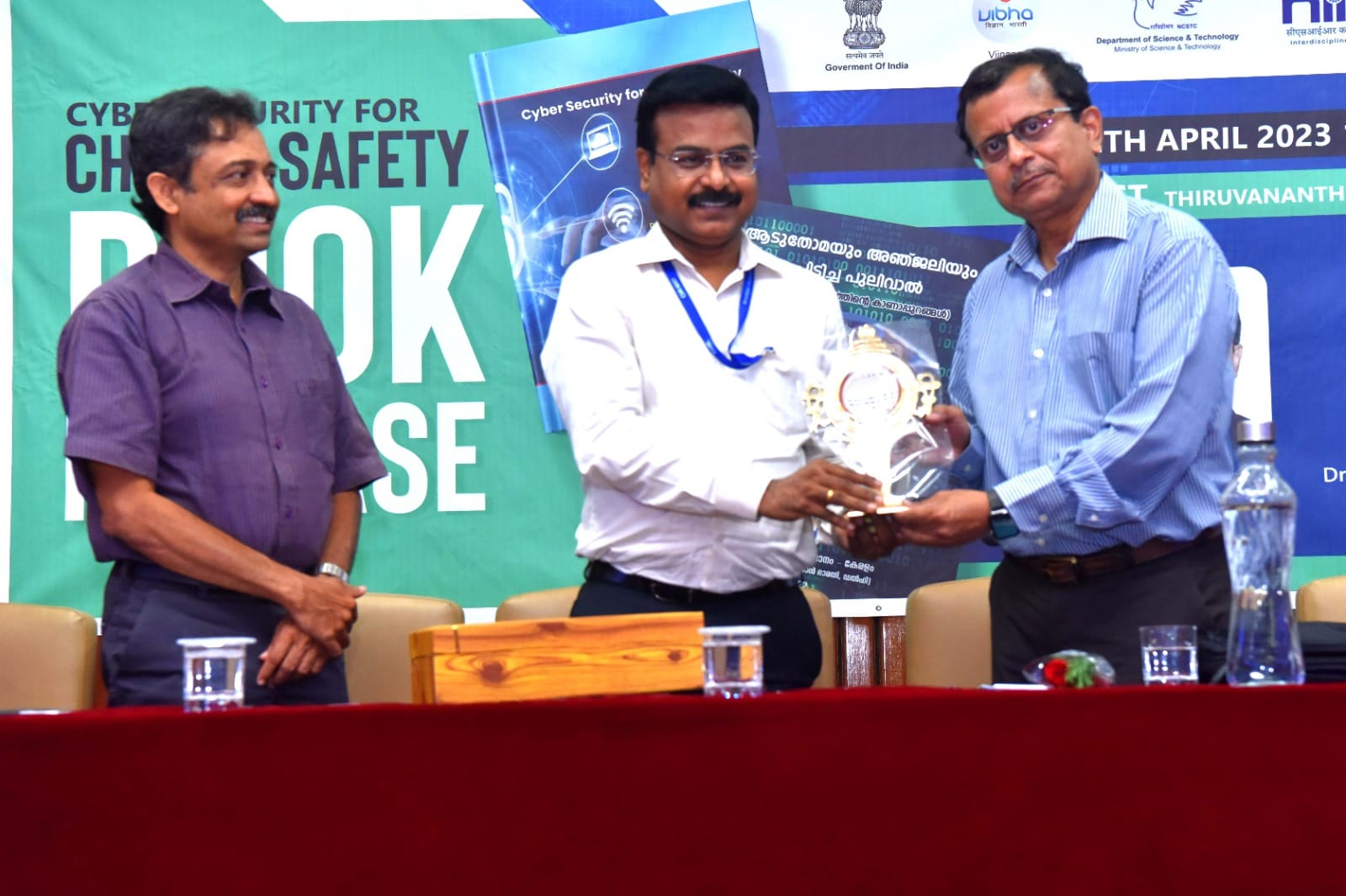 Dr. C. Anandharamakrishnan, Director inaugurated the program on ‘Cyber Security for Child’s Safety’organised by  Swadeshi Science Movement Kerala under support from NCSTC